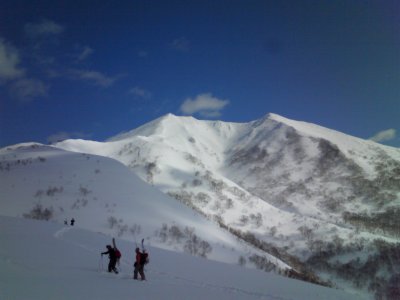 3月1日　風向：南西　風速：12m/s　新雪：5cm