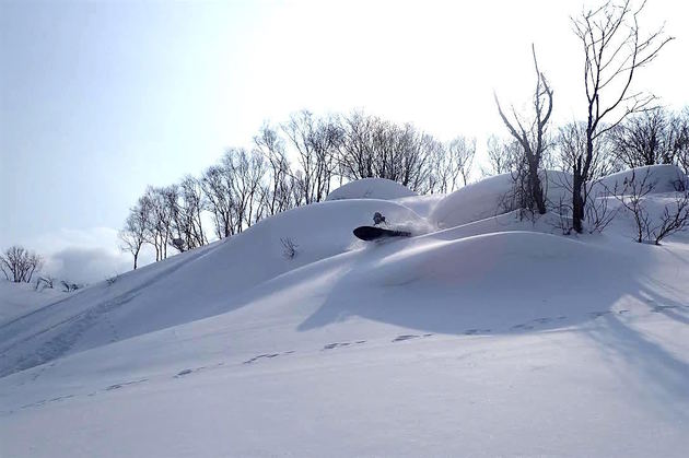 POWCOMスタッフが集まりこの日もパウダーハントへと