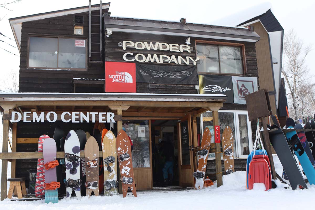 サンタが雪を運んできた！？ NisekoAnnupuri POWDER COMPANY GUIDES